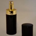 Glazen verstuiver in zwart metalen huls